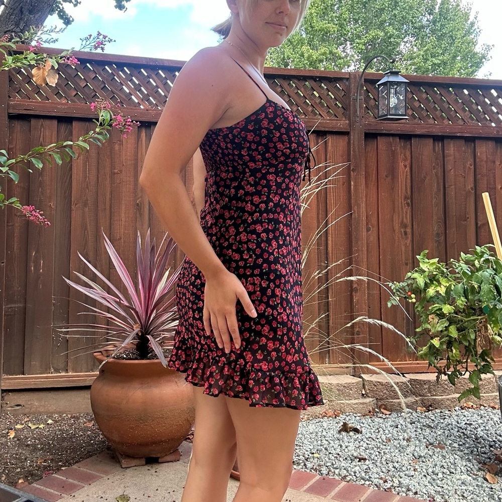 Black and Red Floral Dress - Picture 5 of 7